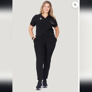 NWOT! Mandala 9 Pocket Joggers Scrubs in Black ! Women's Petite Small !